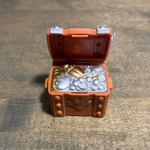 Fisher-Price Other - Fisher Price Little People Treasure Chest